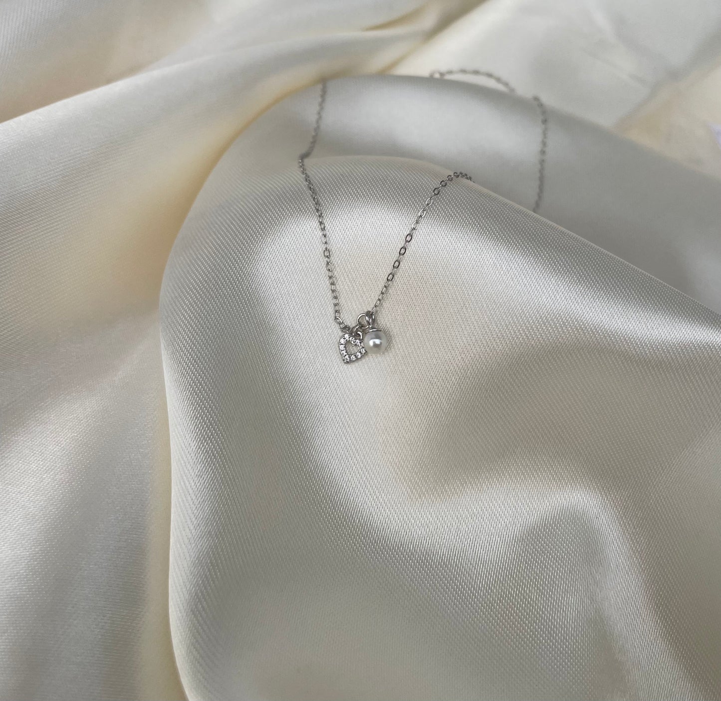 "DAINTY PEARL" GOLD NECKLACE