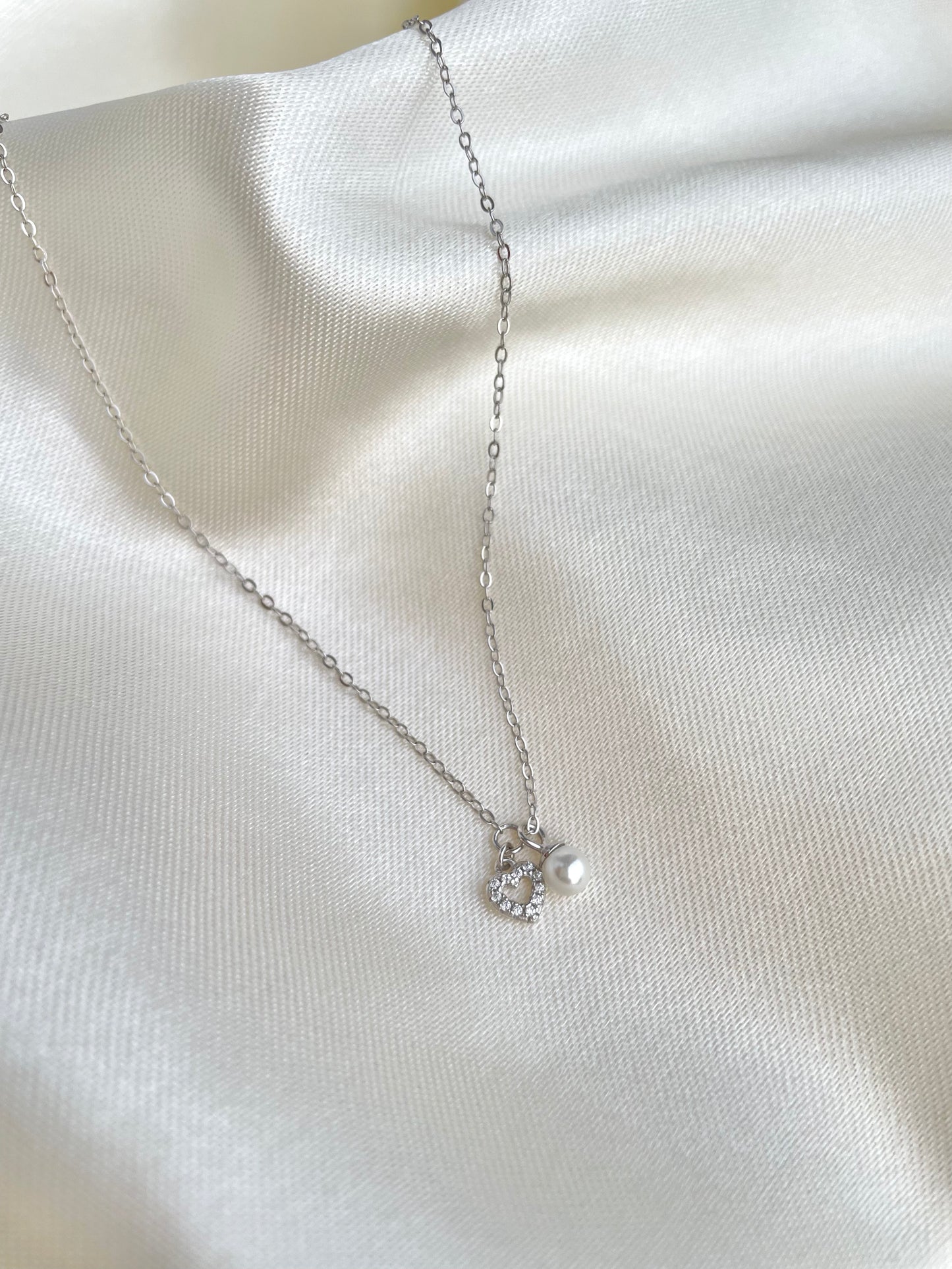 "DAINTY PEARL" GOLD NECKLACE