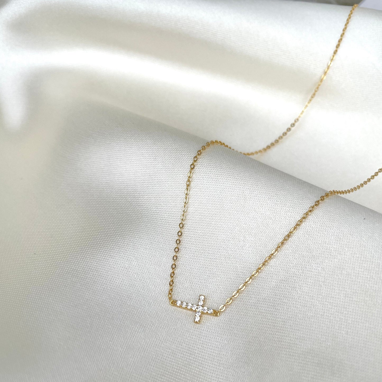 “LOVELY CRUZ” SILVER/GOLD NECKLACE