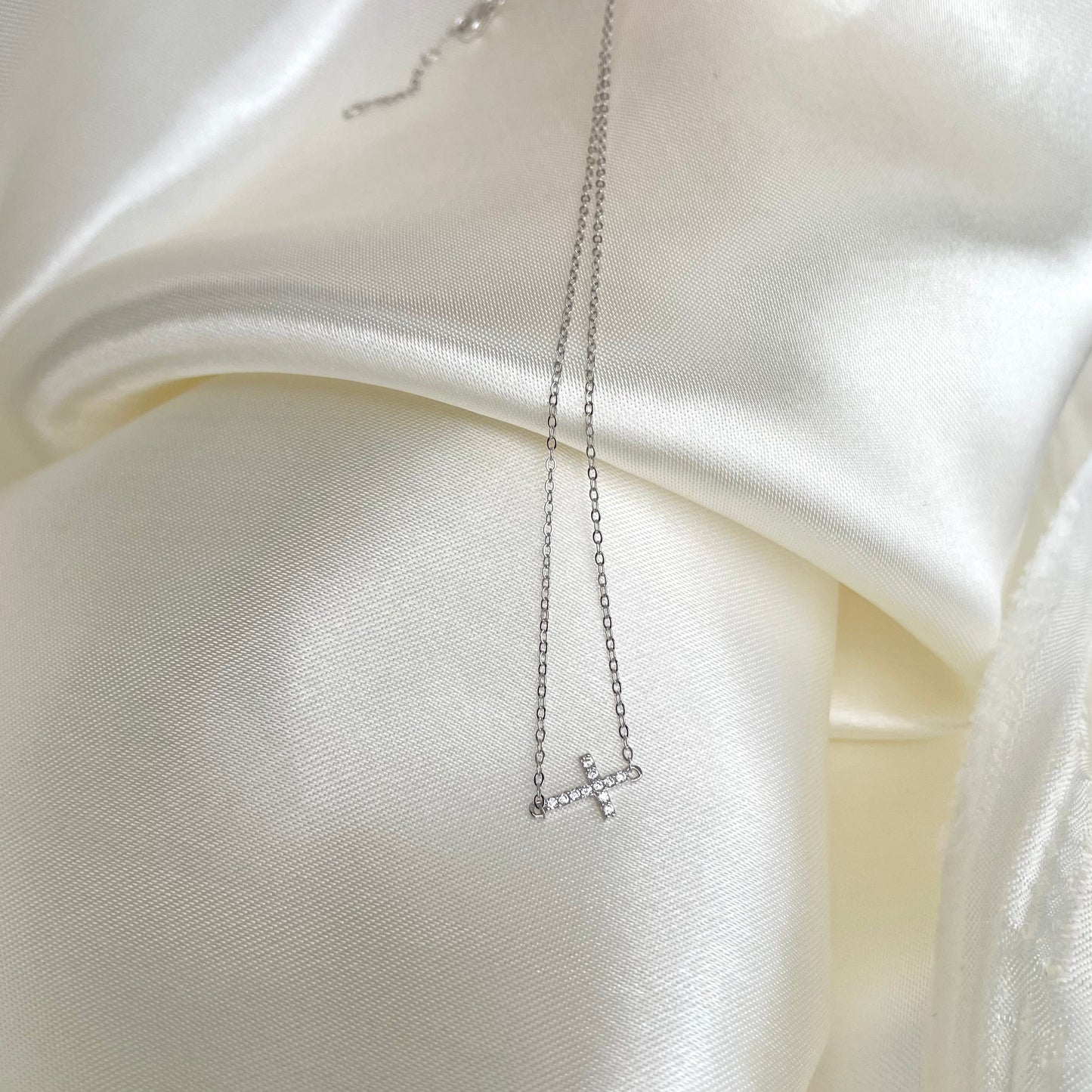 “LOVELY CRUZ” SILVER/GOLD NECKLACE