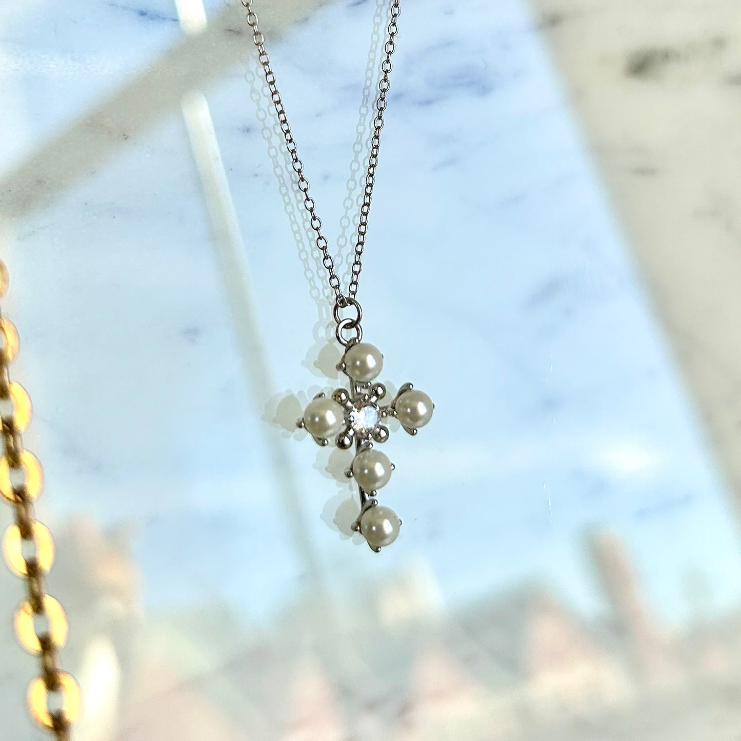 "QUEEN'S CROSS" SILVER/GOLD NECKLACE