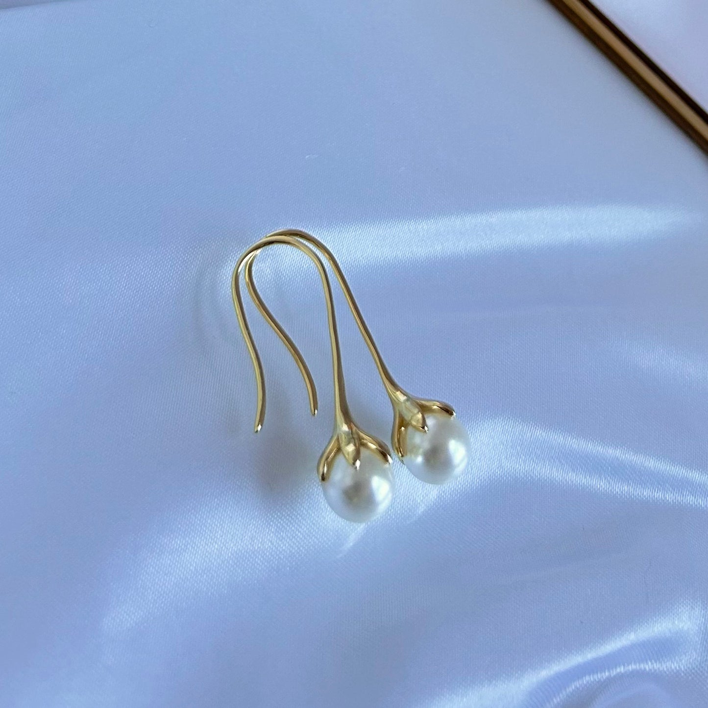 "ALELI PEARLS" SILVER/GOLD EARRINGS